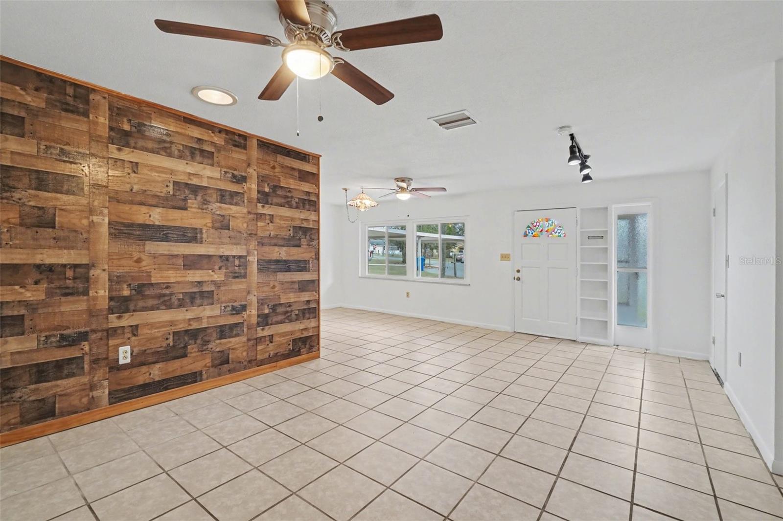 Image 6 of 31 For 803 Carol Court