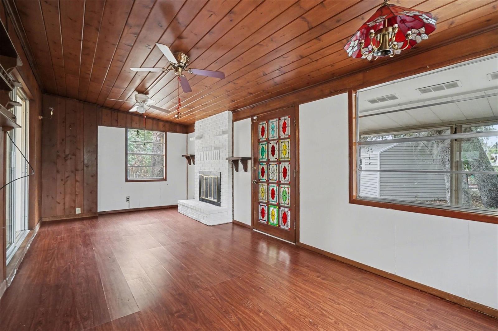 Image 9 of 31 For 803 Carol Court