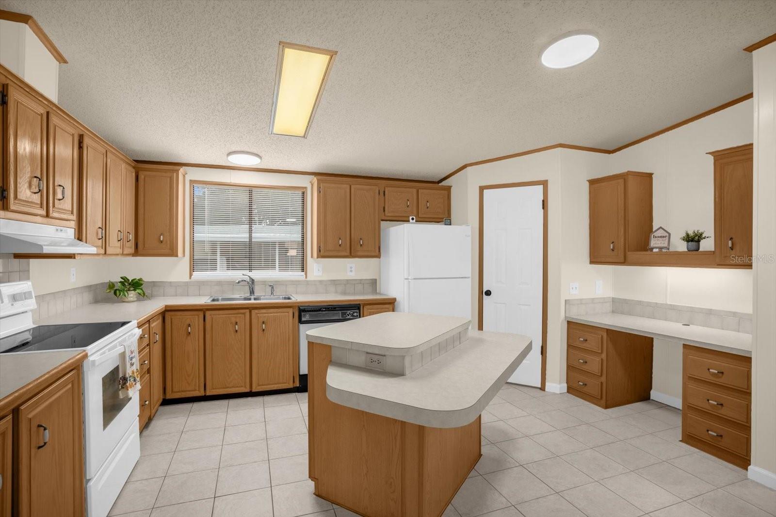 Image 10 of 60 For 3758 Cohen Drive 756