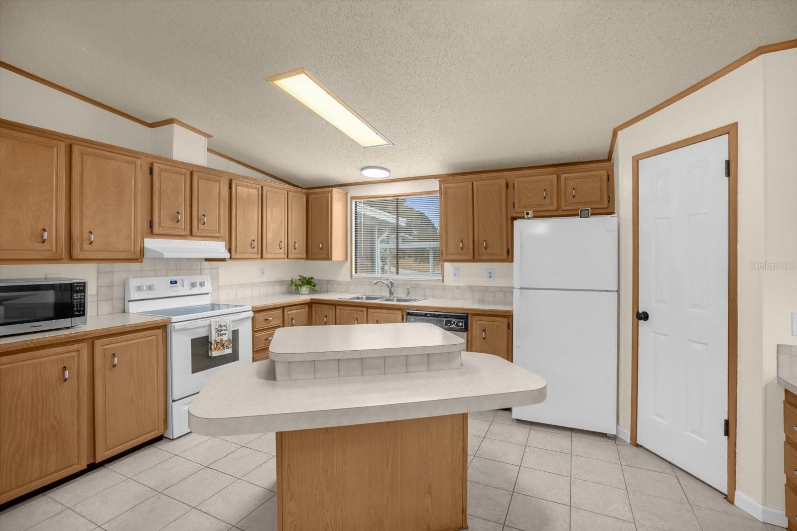 Image 12 of 60 For 3758 Cohen Drive 756