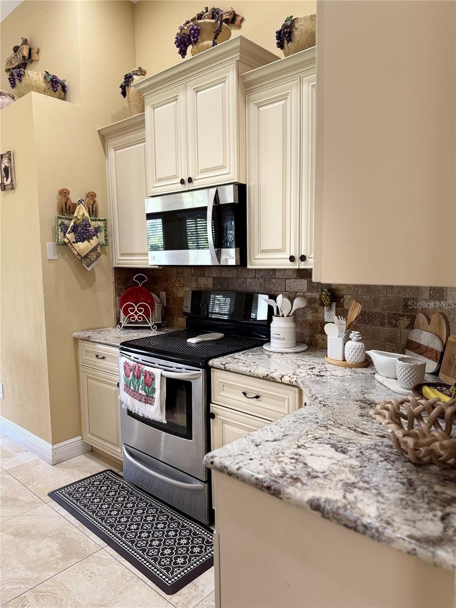 Image 14 of 48 For 701 White Ivey Court