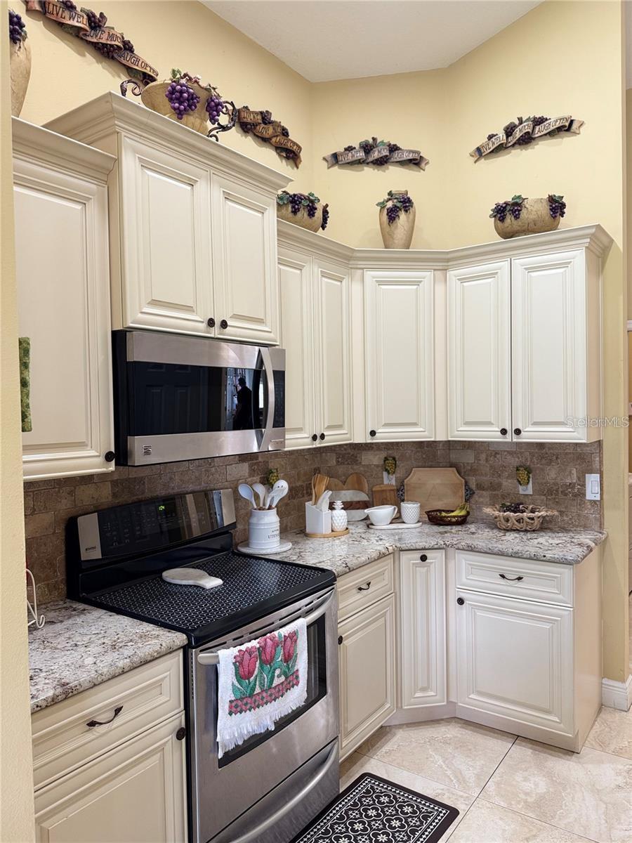 Image 15 of 48 For 701 White Ivey Court