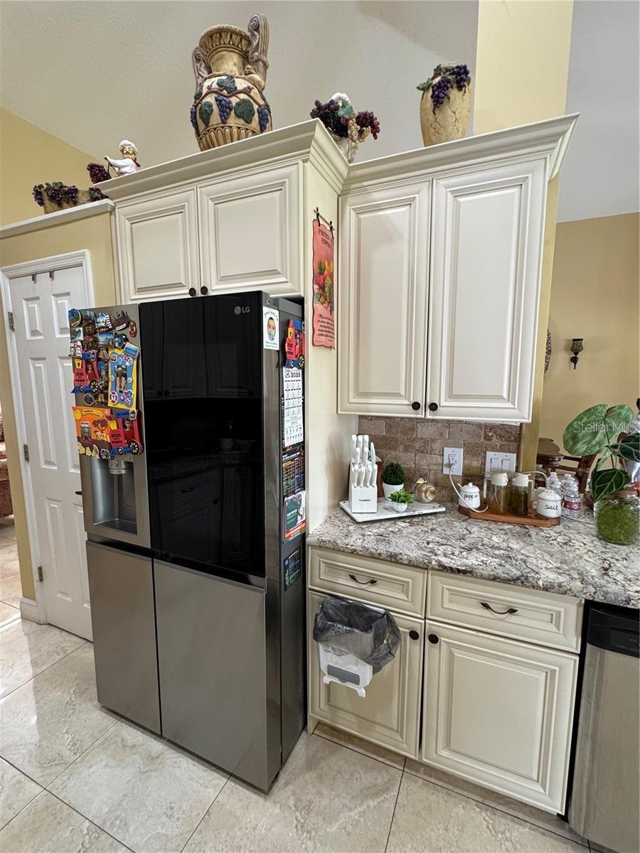 Image 16 of 48 For 701 White Ivey Court