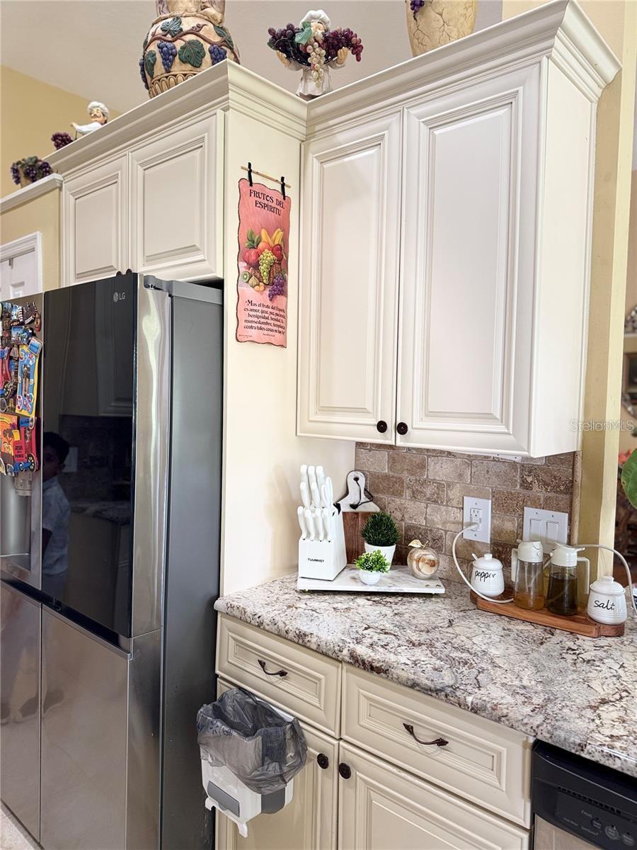 Image 17 of 48 For 701 White Ivey Court