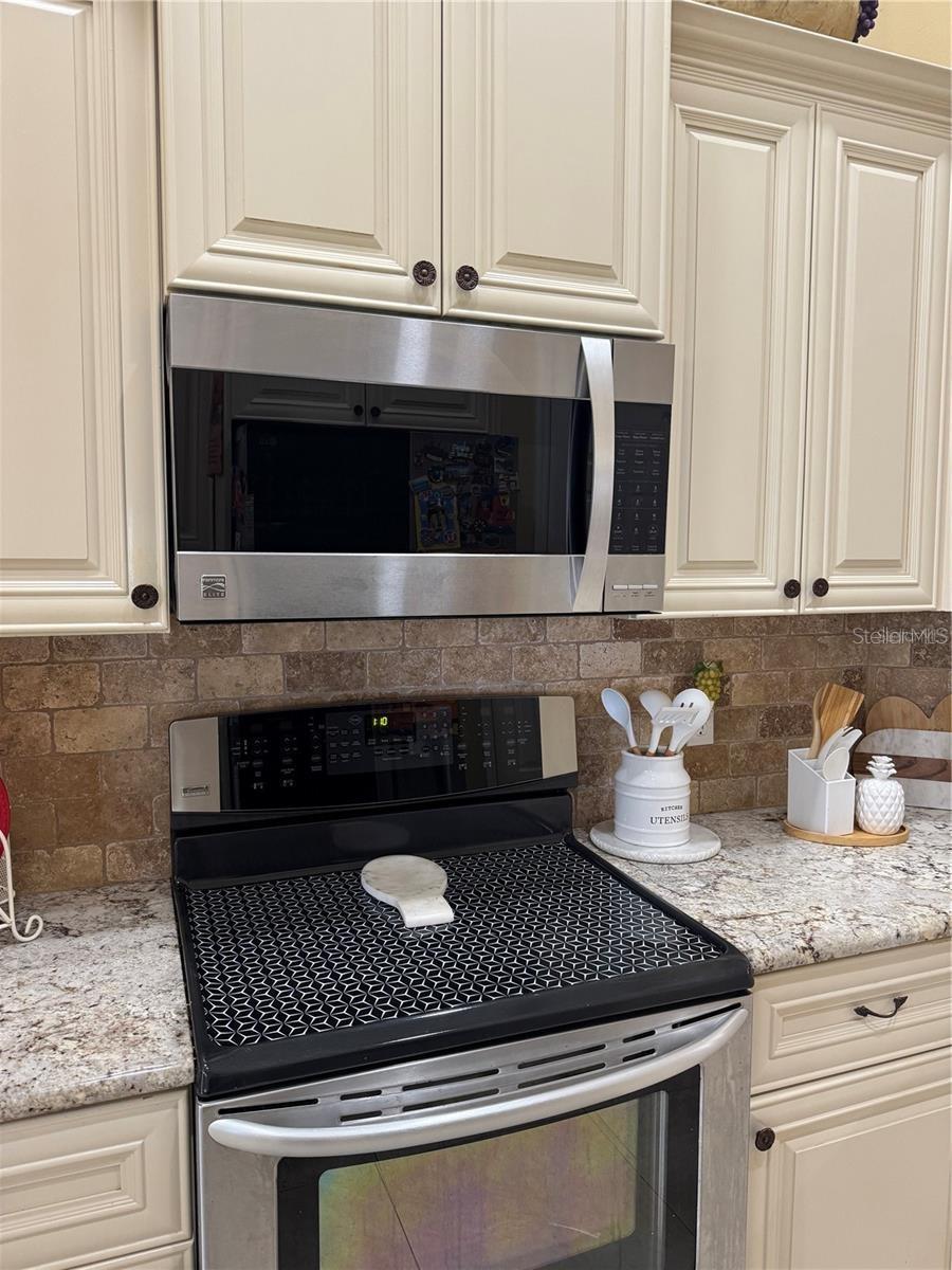 Image 18 of 48 For 701 White Ivey Court