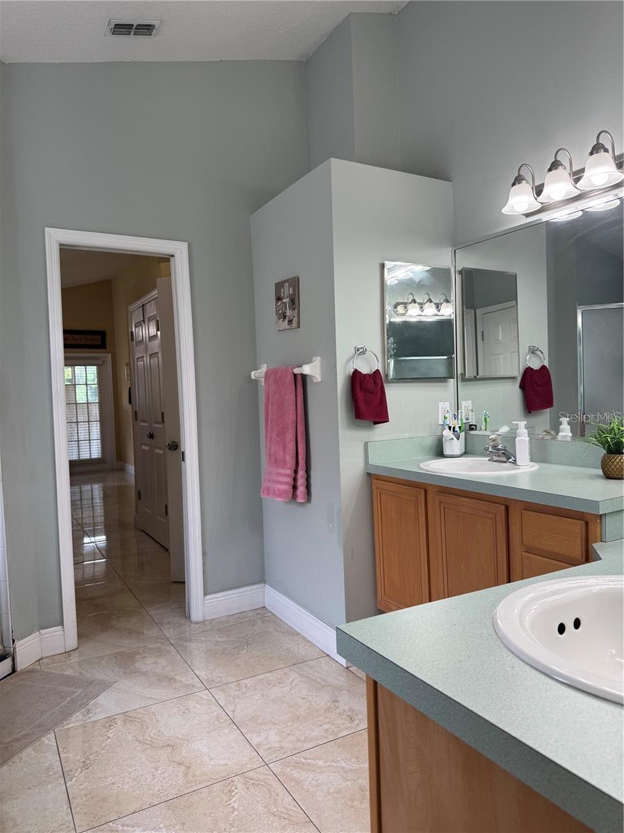 Image 31 of 48 For 701 White Ivey Court