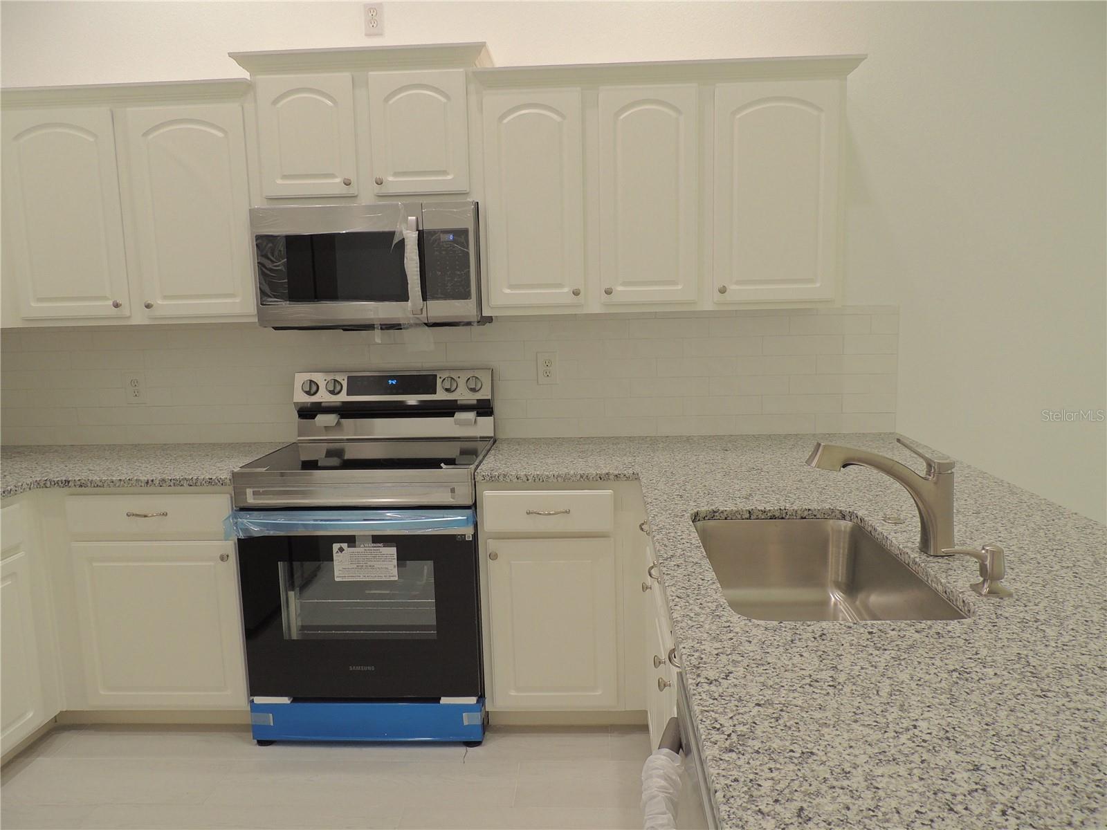 Image 22 of 67 For 10006 Brodbeck Boulevard