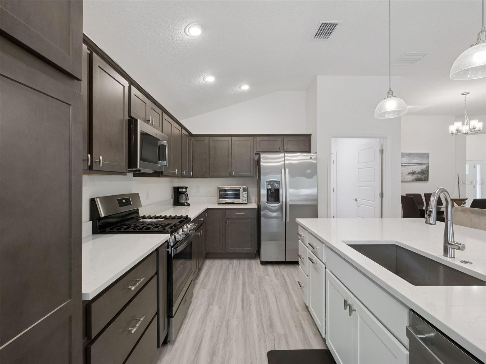 Image 25 of 91 For 7492 Far Hills Loop