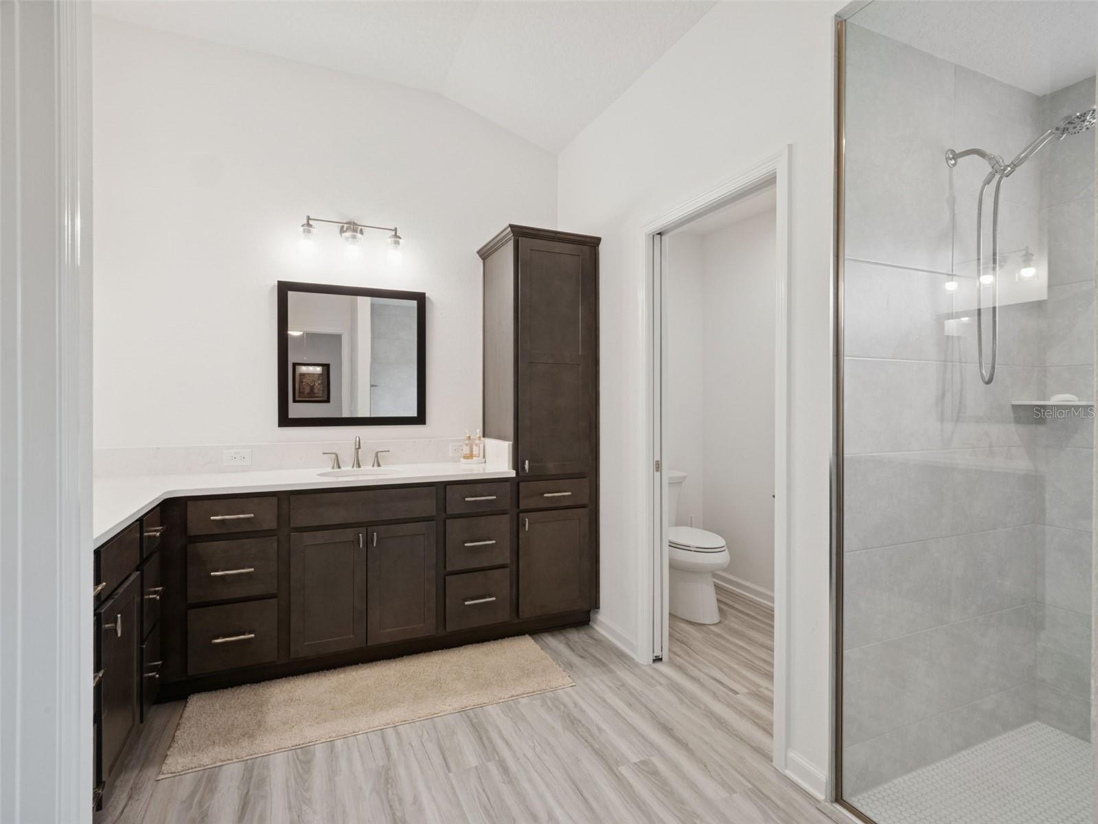 Image 33 of 91 For 7492 Far Hills Loop