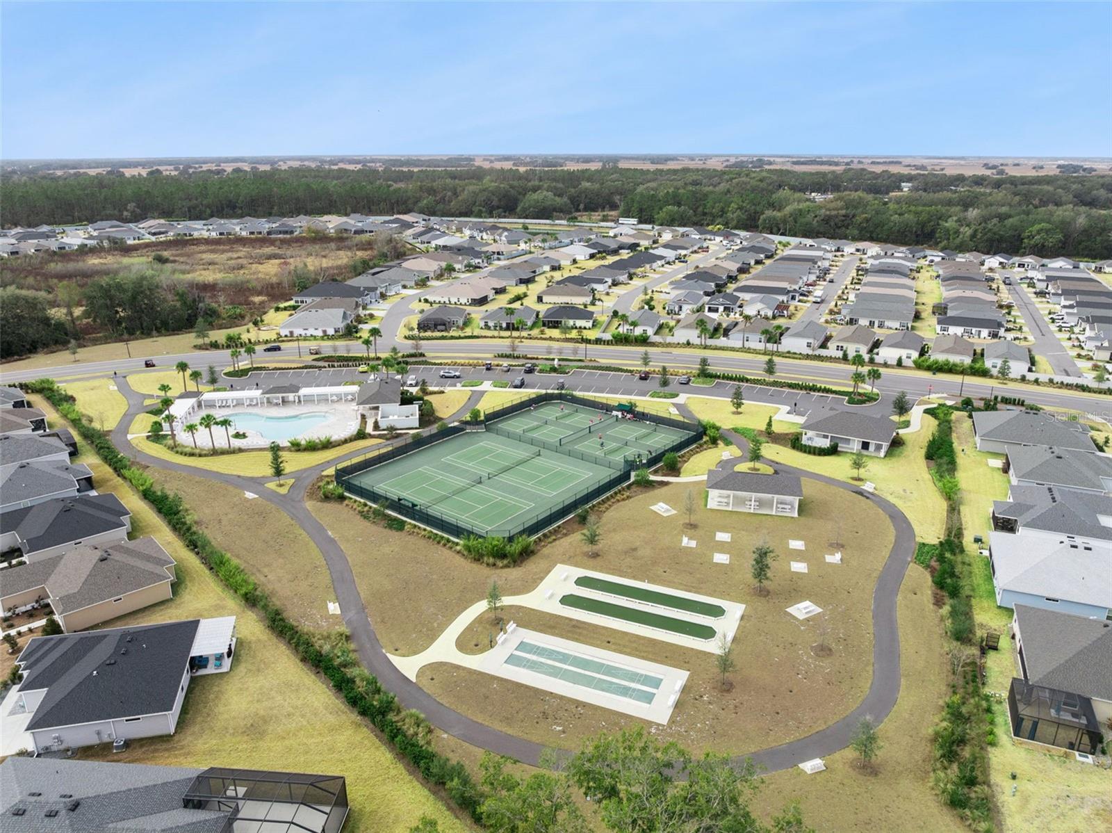 Image 4 of 91 For 7492 Far Hills Loop