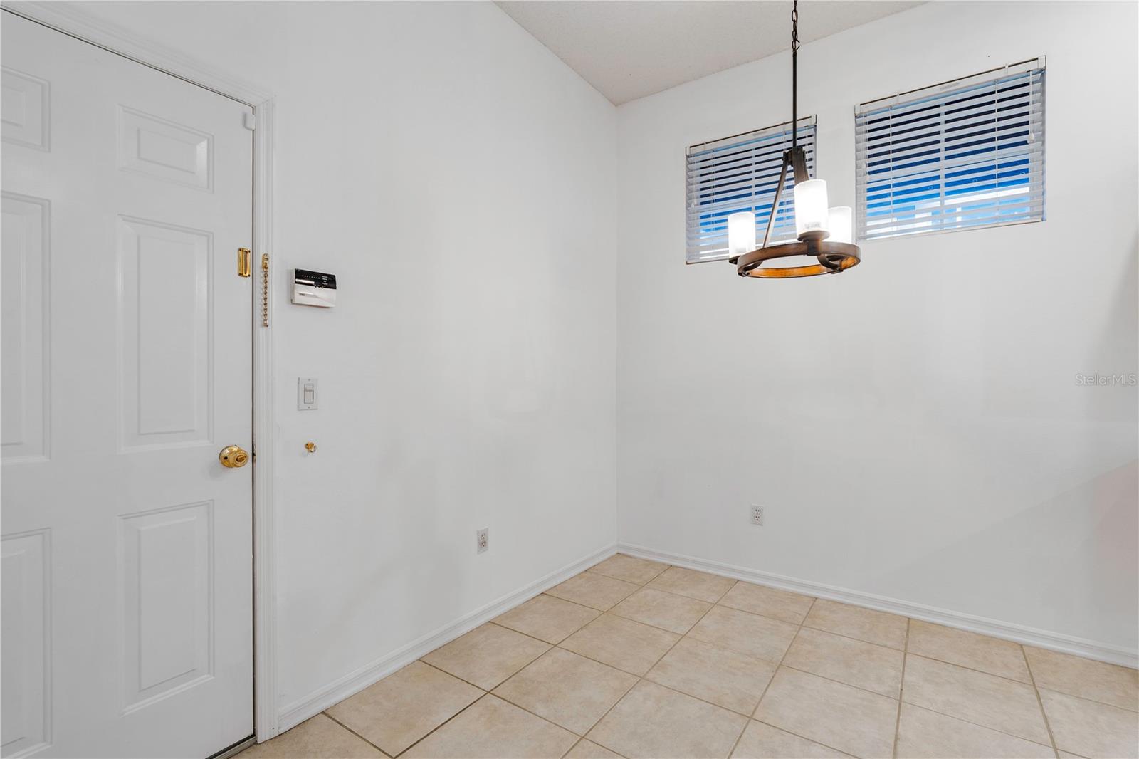 Image 12 of 39 For 171 Longview Avenue