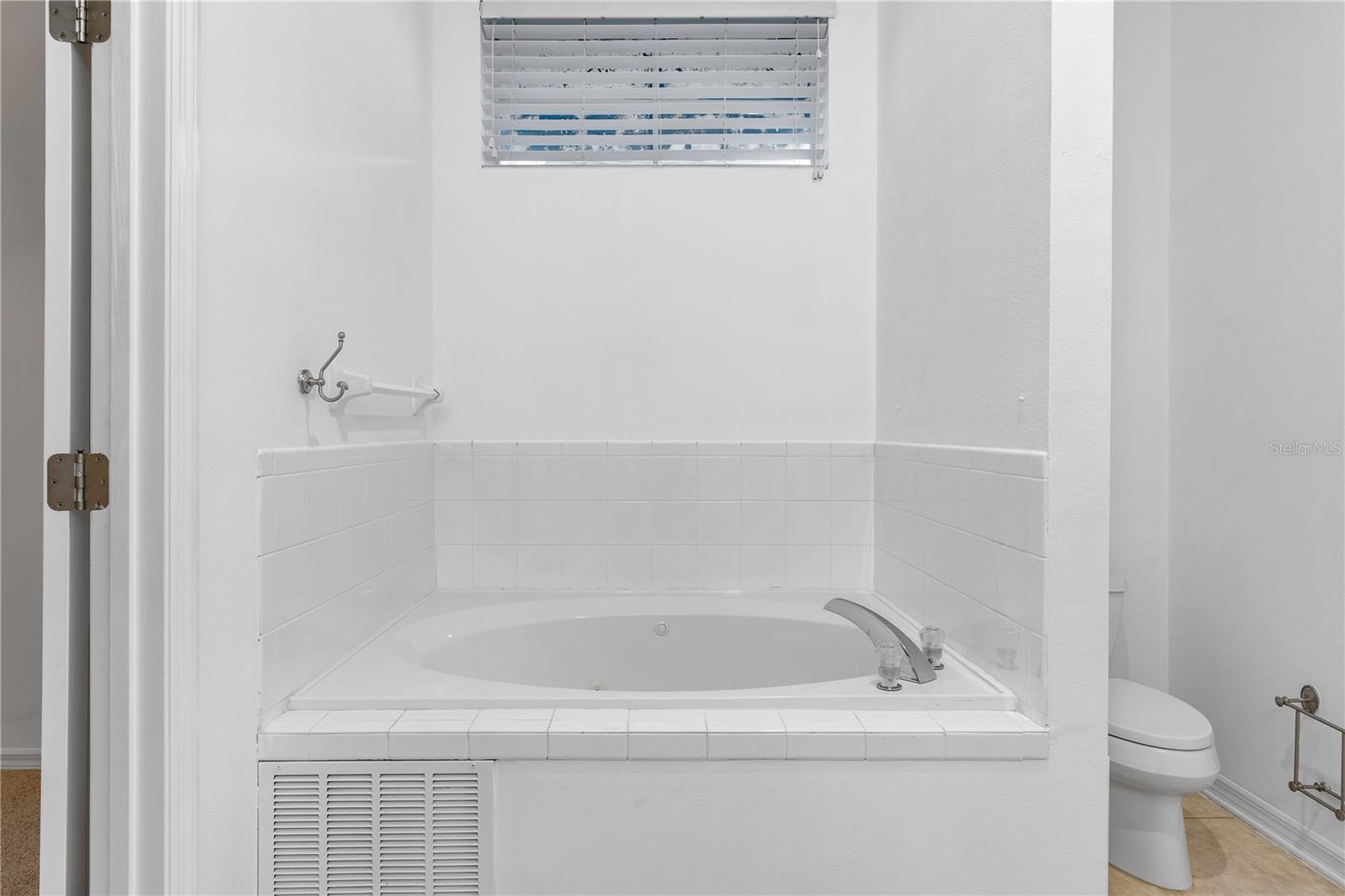 Image 15 of 39 For 171 Longview Avenue