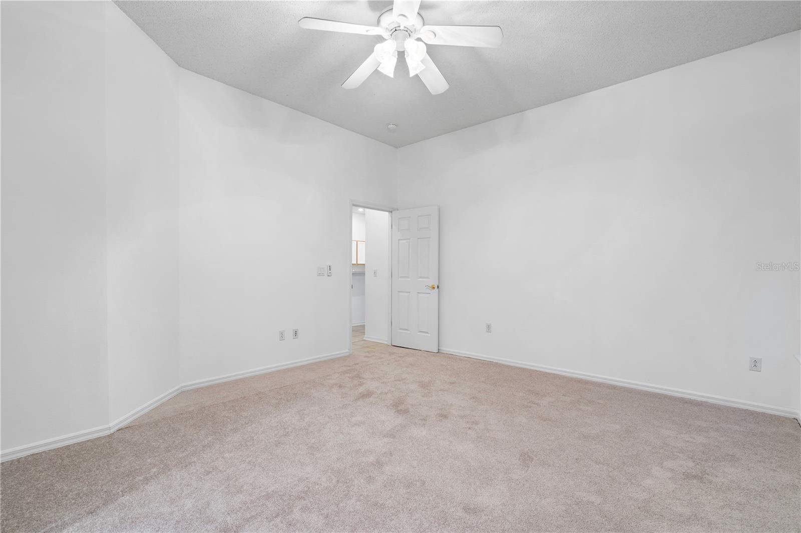 Image 17 of 39 For 171 Longview Avenue