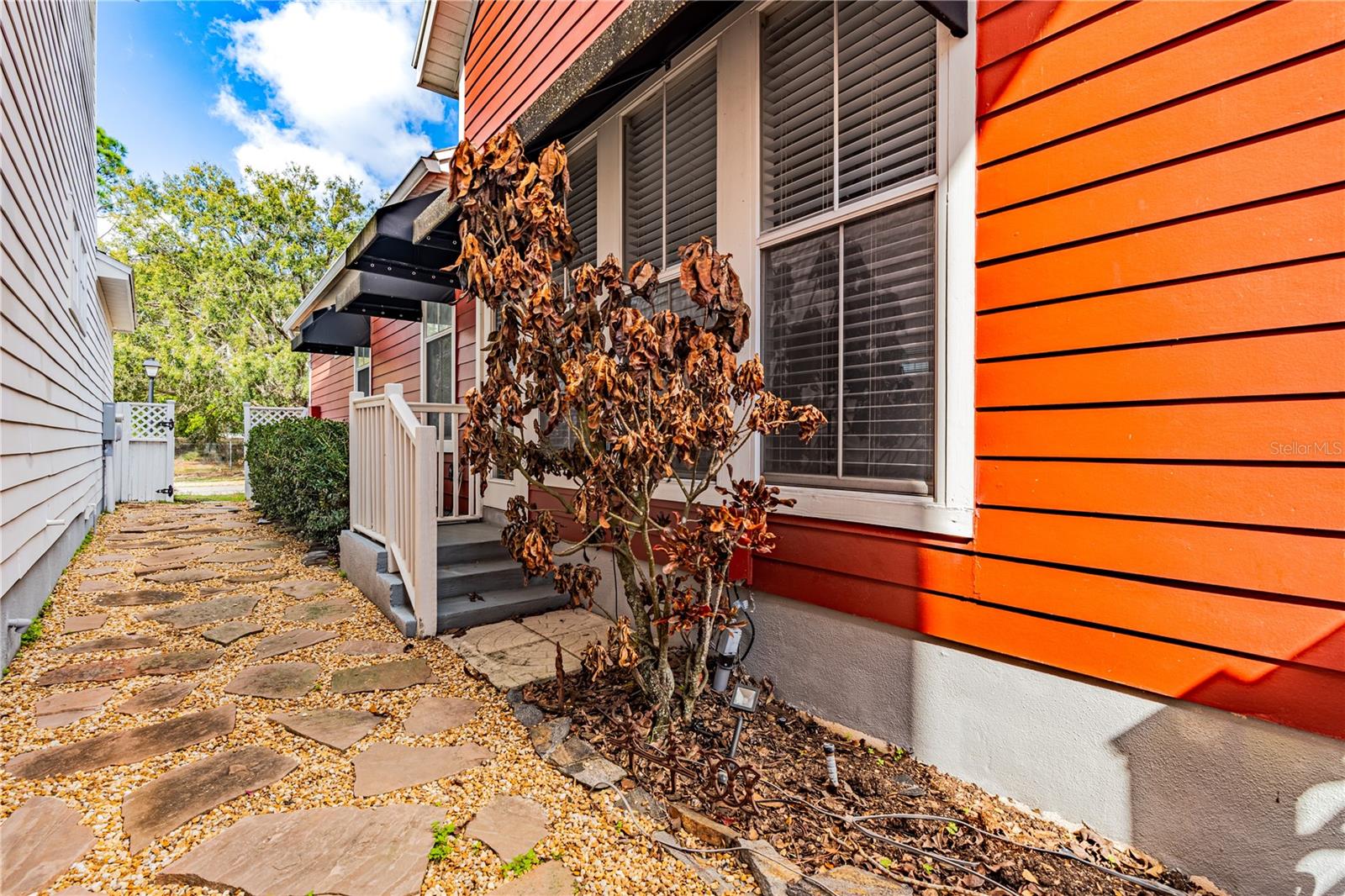 Image 18 of 39 For 171 Longview Avenue