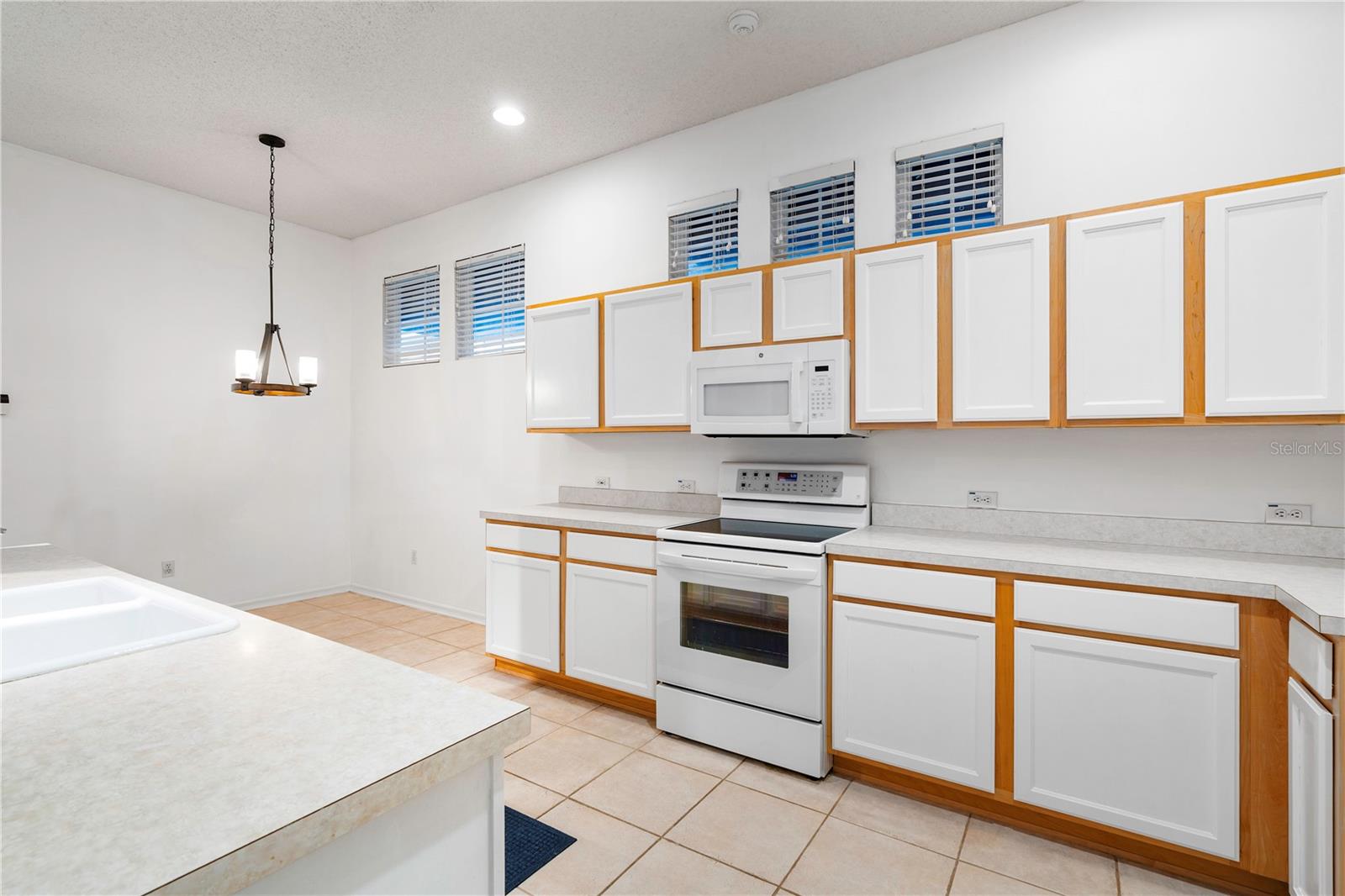 Image 3 of 39 For 171 Longview Avenue