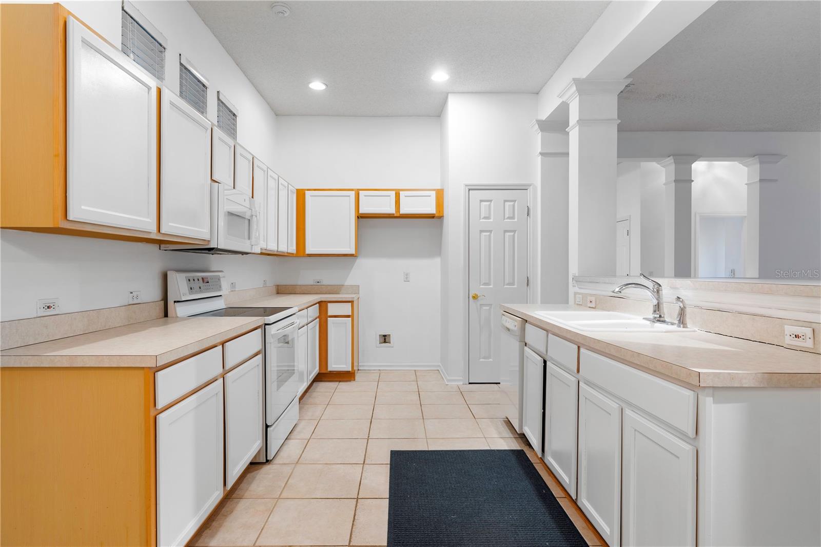 Image 6 of 39 For 171 Longview Avenue