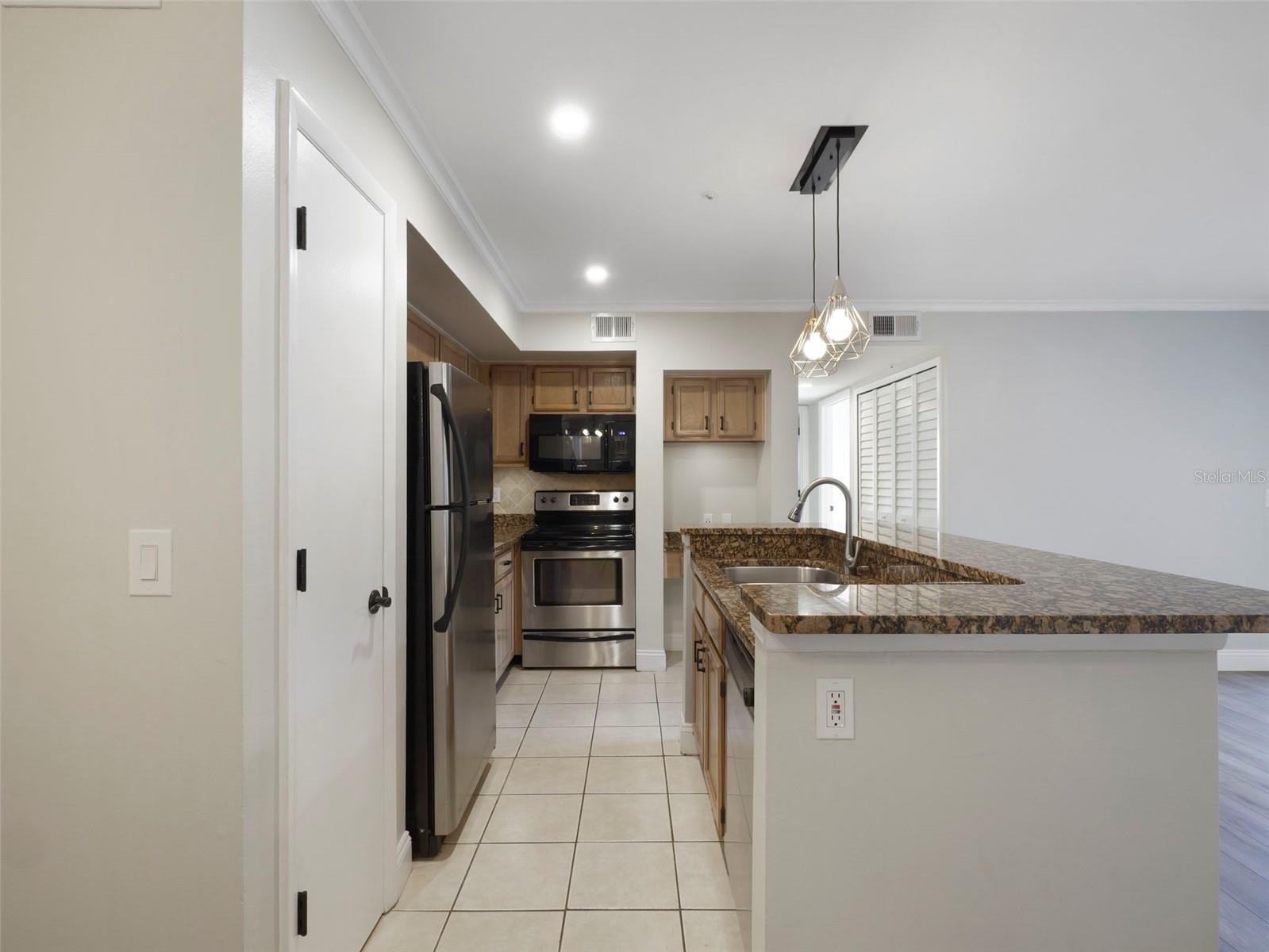 Image 11 of 27 For 486 Pin Oak Place 112