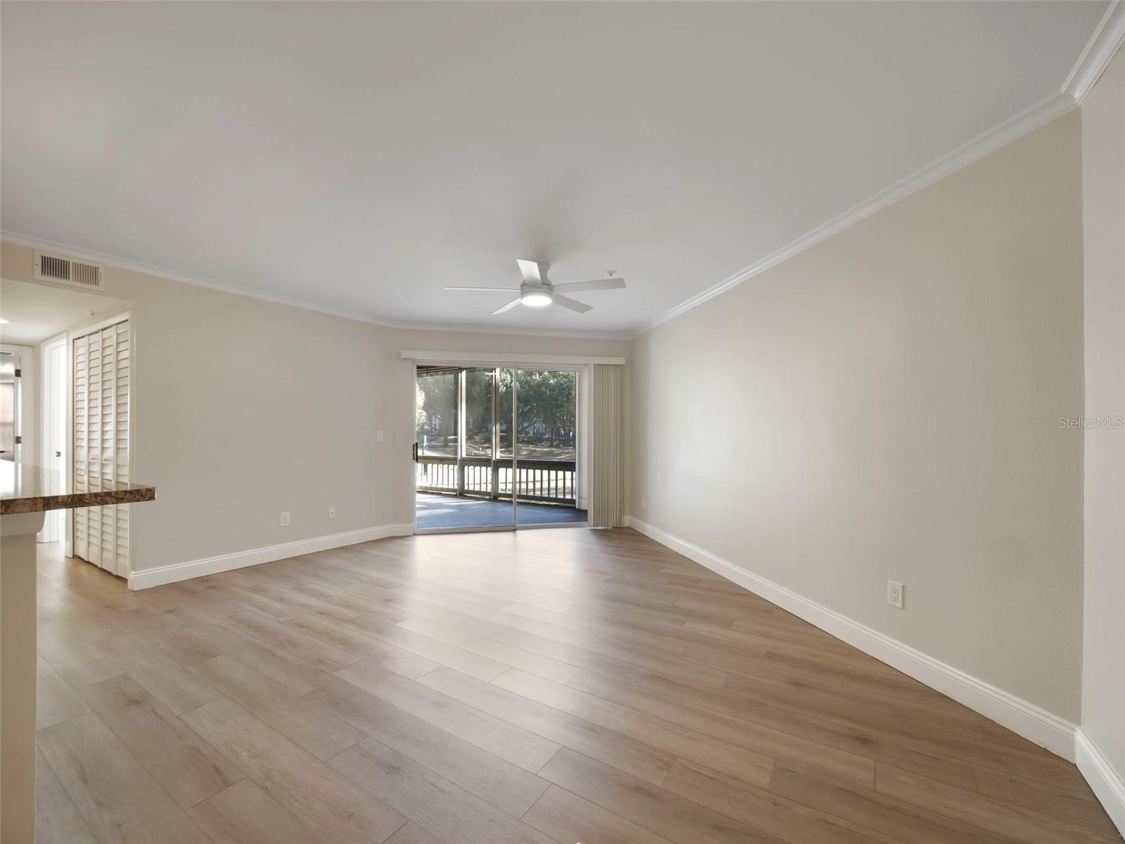 Image 4 of 27 For 486 Pin Oak Place 112