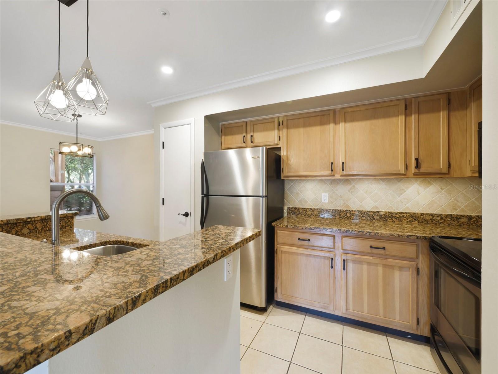 Image 9 of 27 For 486 Pin Oak Place 112