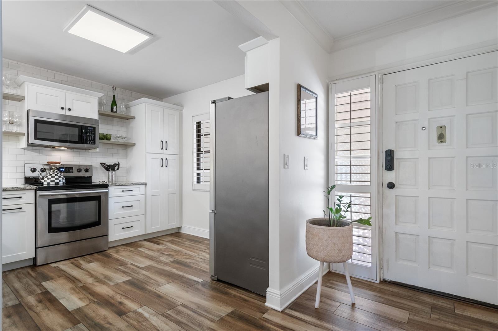 Image 7 of 39 For 104 Interlachen Avenue 114