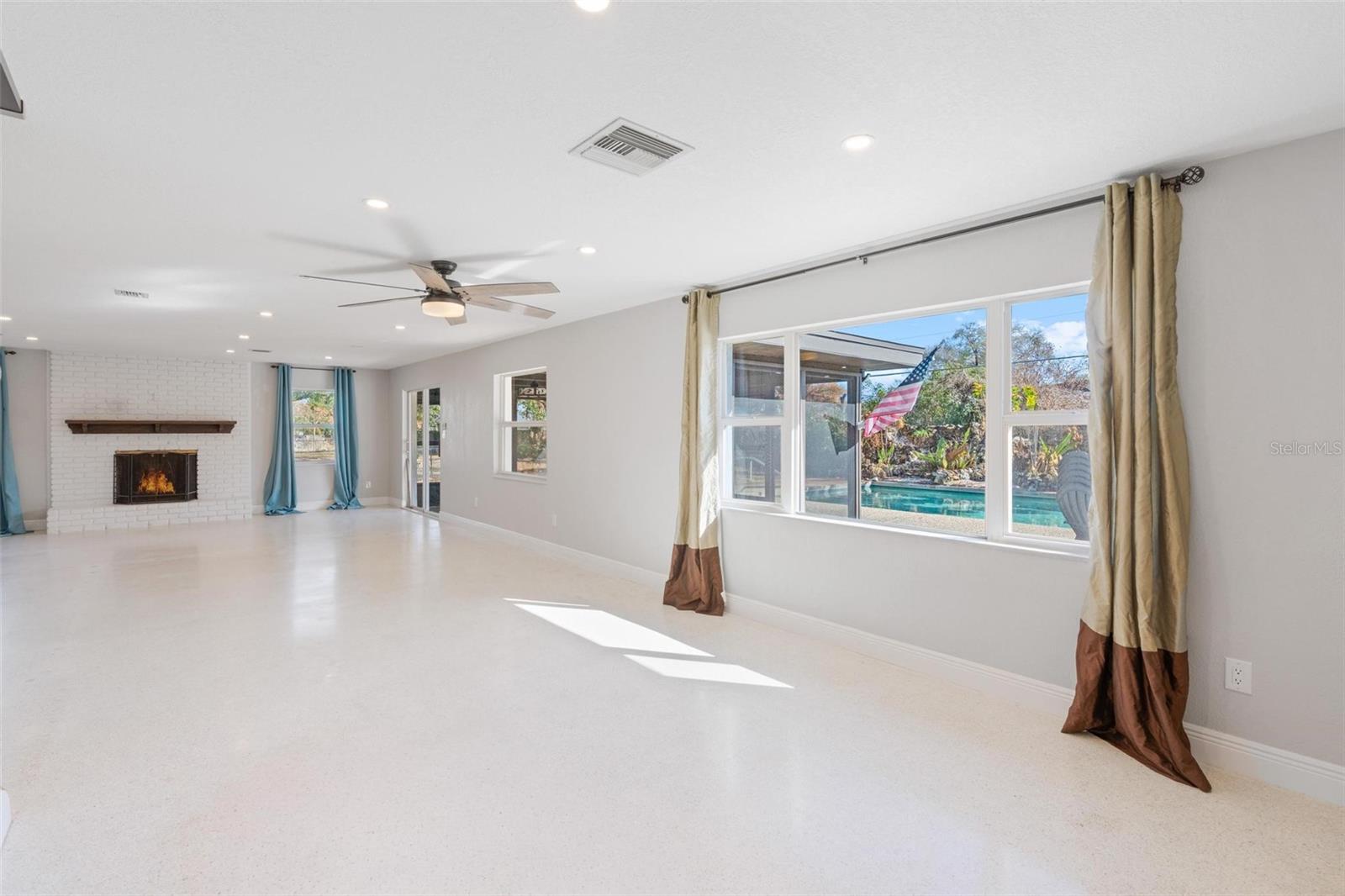 Image 10 of 27 For 611 Ensenada Drive