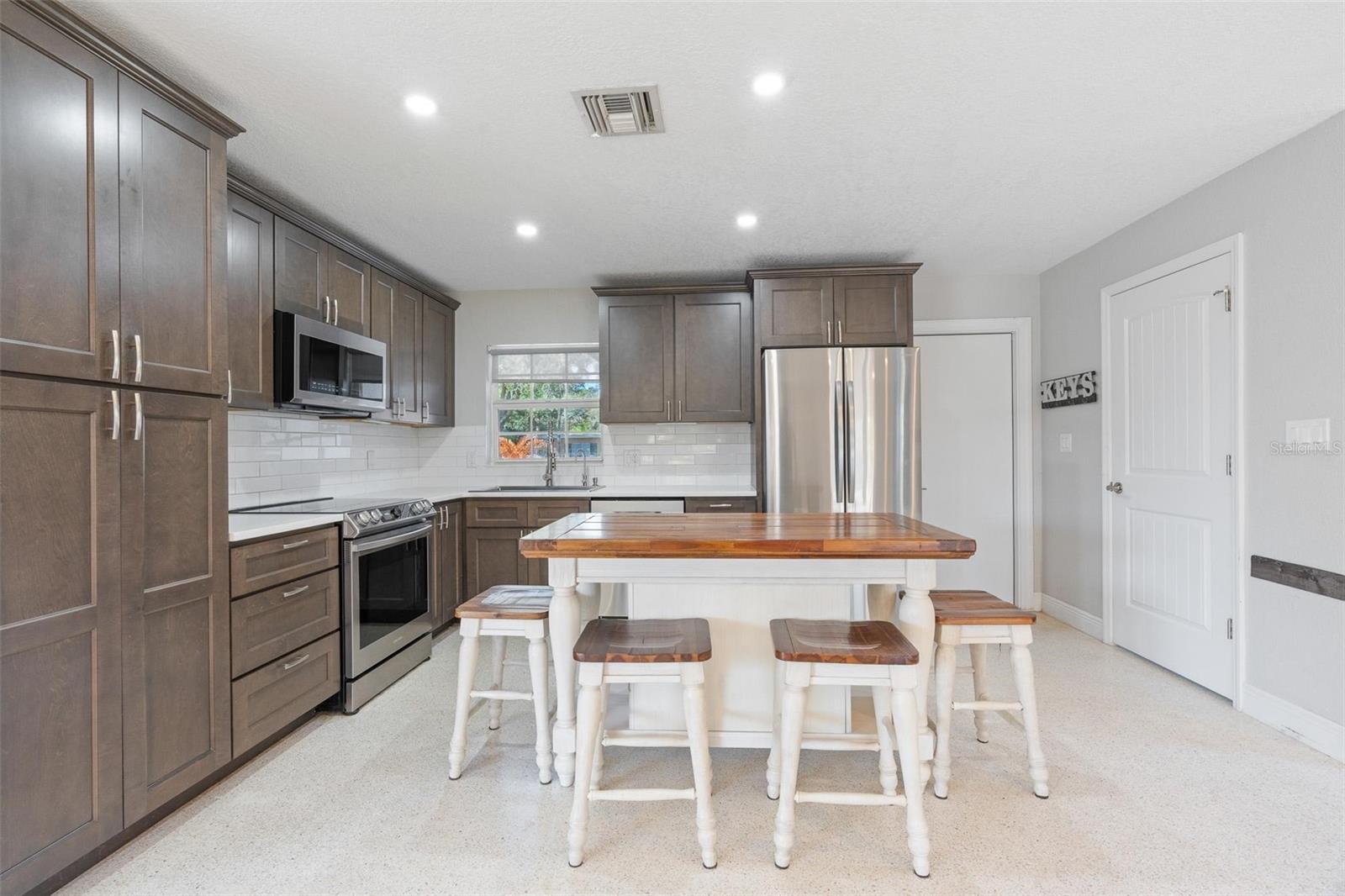 Image 4 of 27 For 611 Ensenada Drive