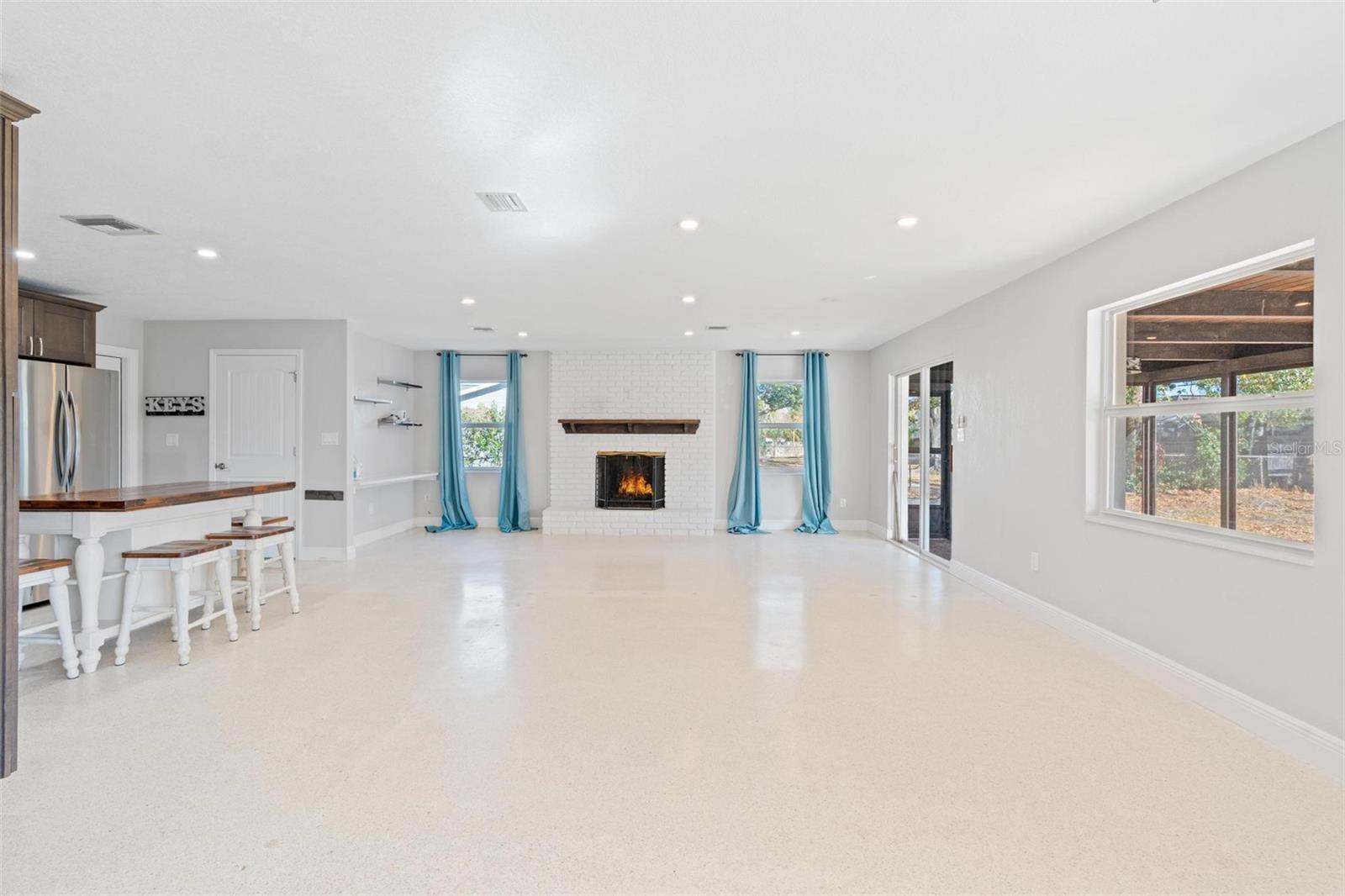 Image 9 of 27 For 611 Ensenada Drive