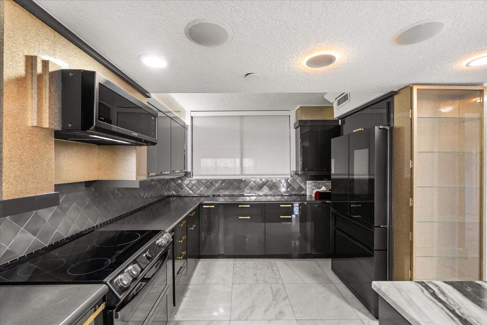 Image 18 of 56 For 530 Central Boulevard 1901