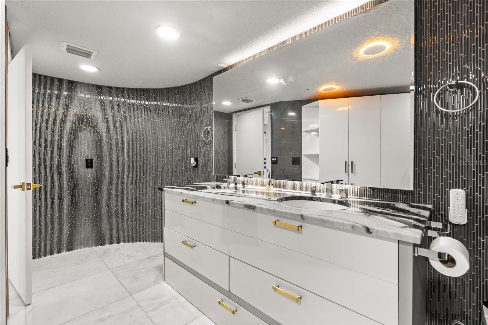 Image 27 of 56 For 530 Central Boulevard 1901