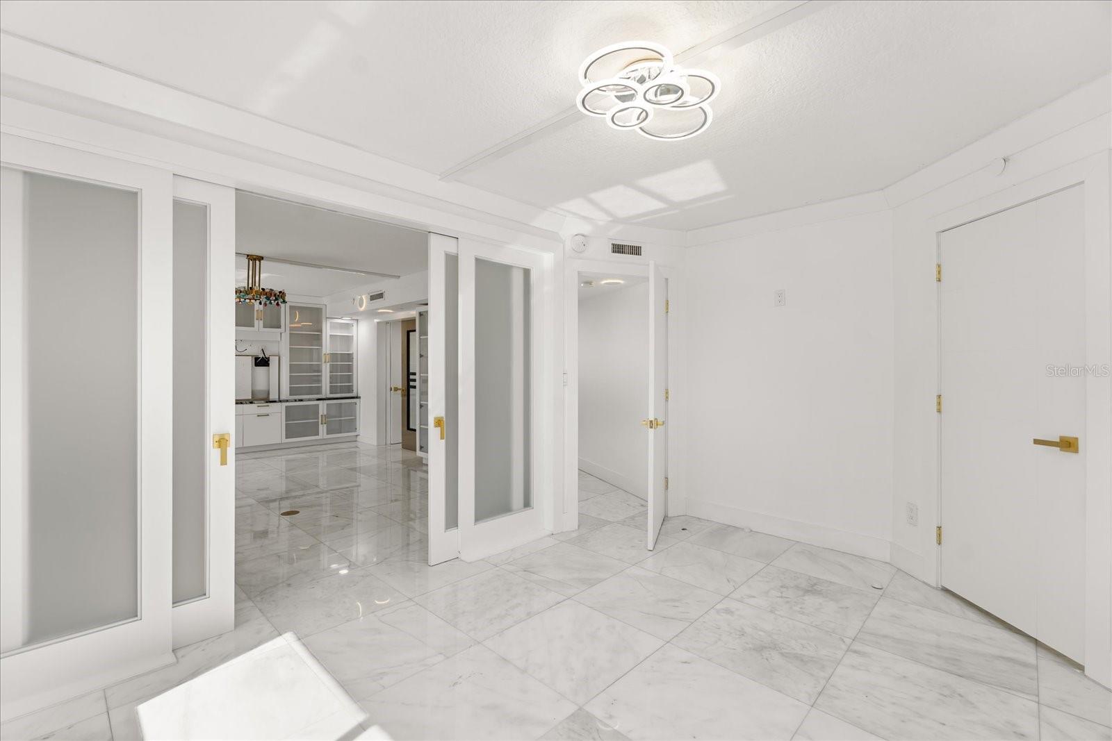 Image 33 of 56 For 530 Central Boulevard 1901