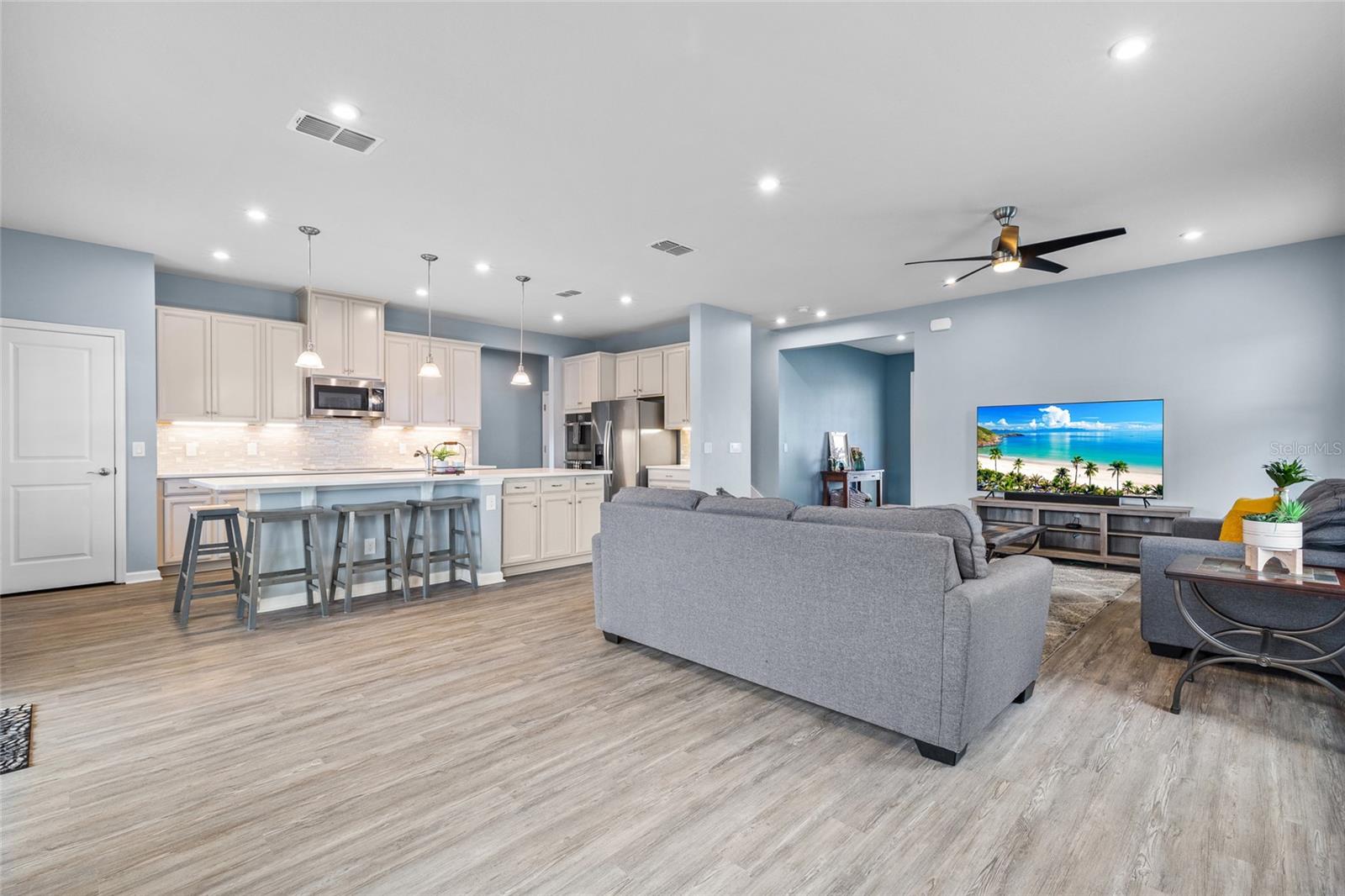 Listing photo id 8 for 2178 Tudor Rose Drive