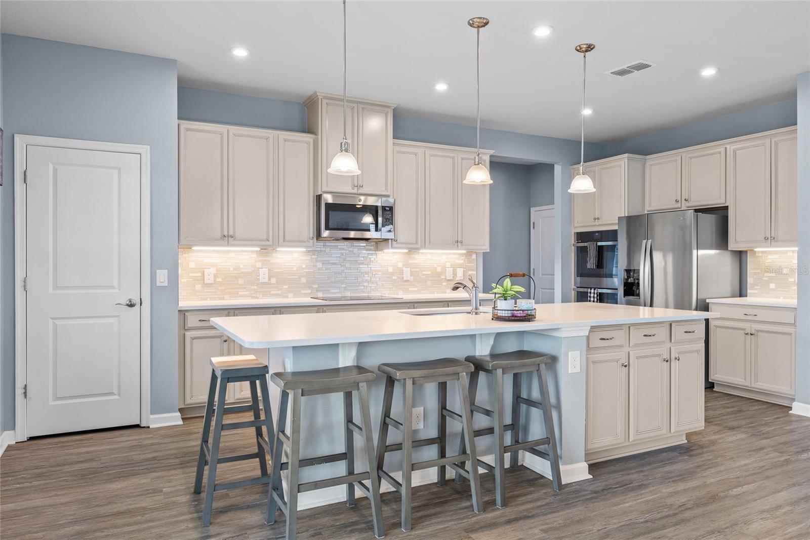 Listing photo id 10 for 2178 Tudor Rose Drive