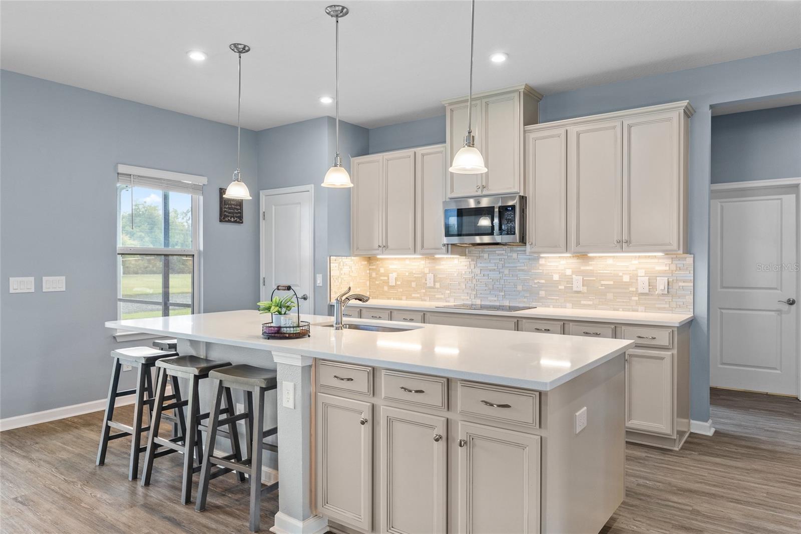 Listing photo id 12 for 2178 Tudor Rose Drive