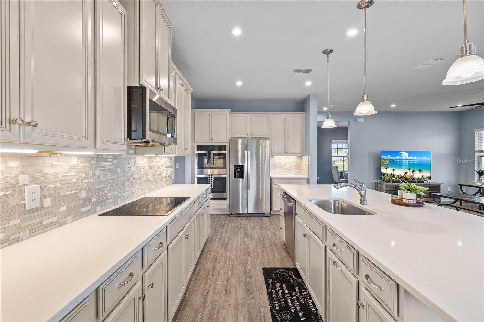 Listing photo id 13 for 2178 Tudor Rose Drive