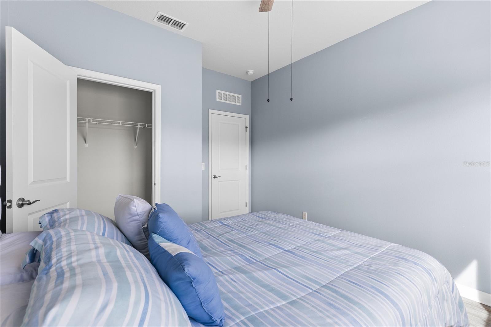 Listing photo id 18 for 2178 Tudor Rose Drive