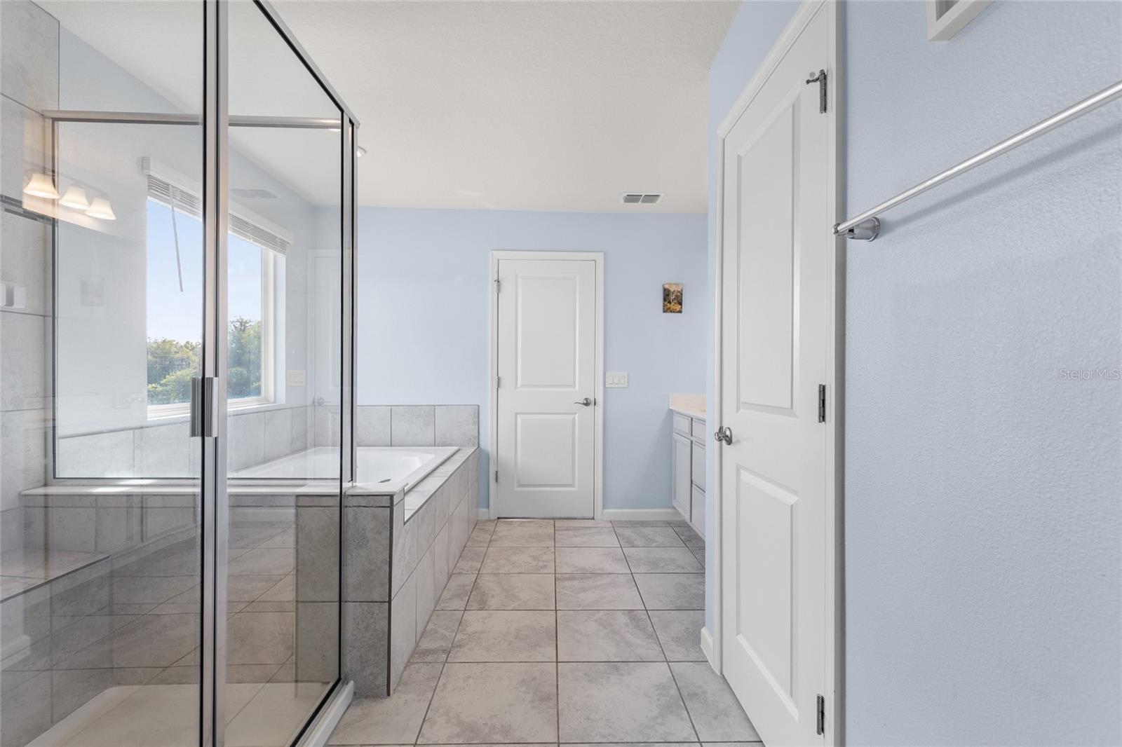 Listing photo id 30 for 2178 Tudor Rose Drive