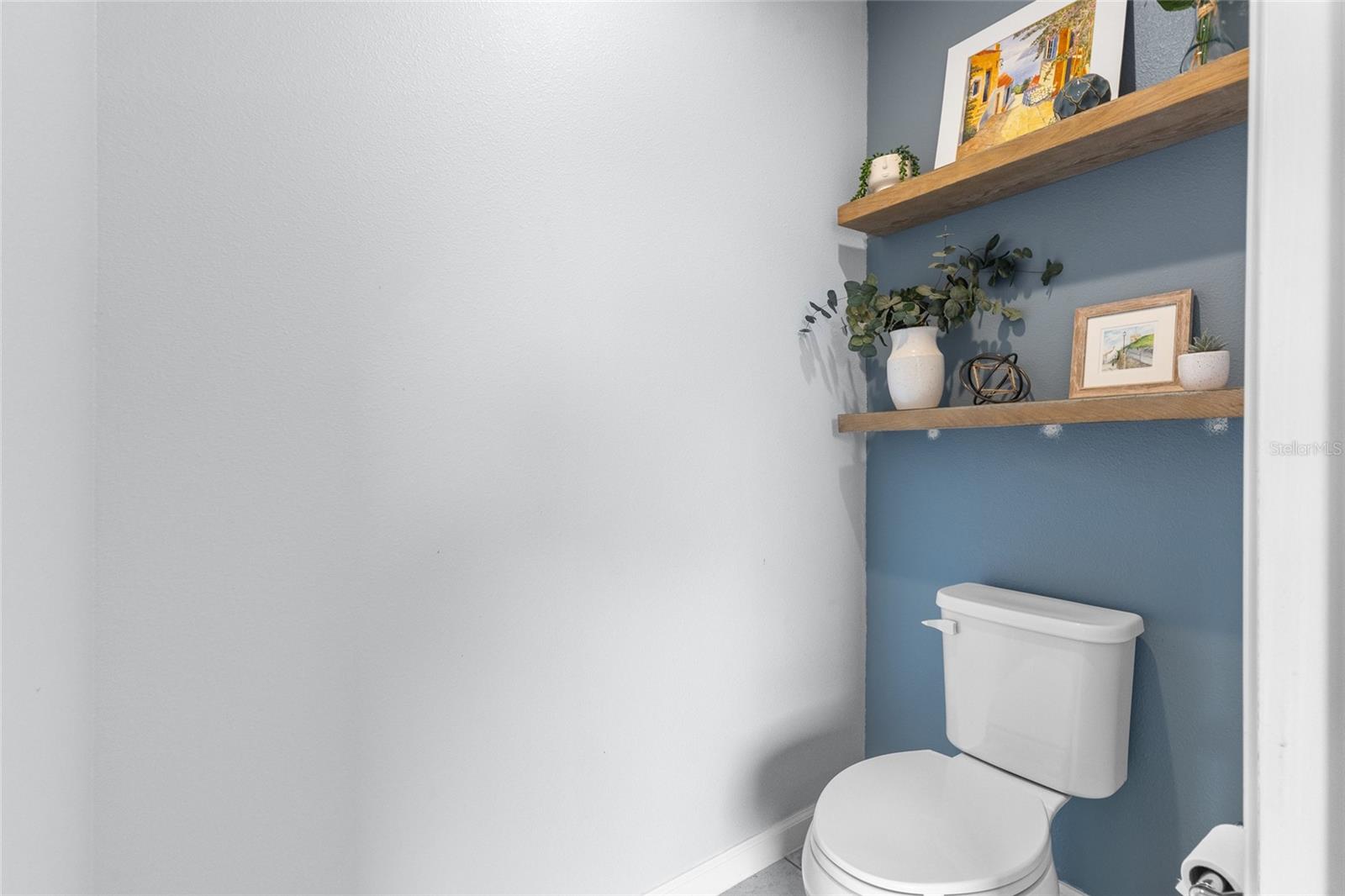 Listing photo id 32 for 2178 Tudor Rose Drive