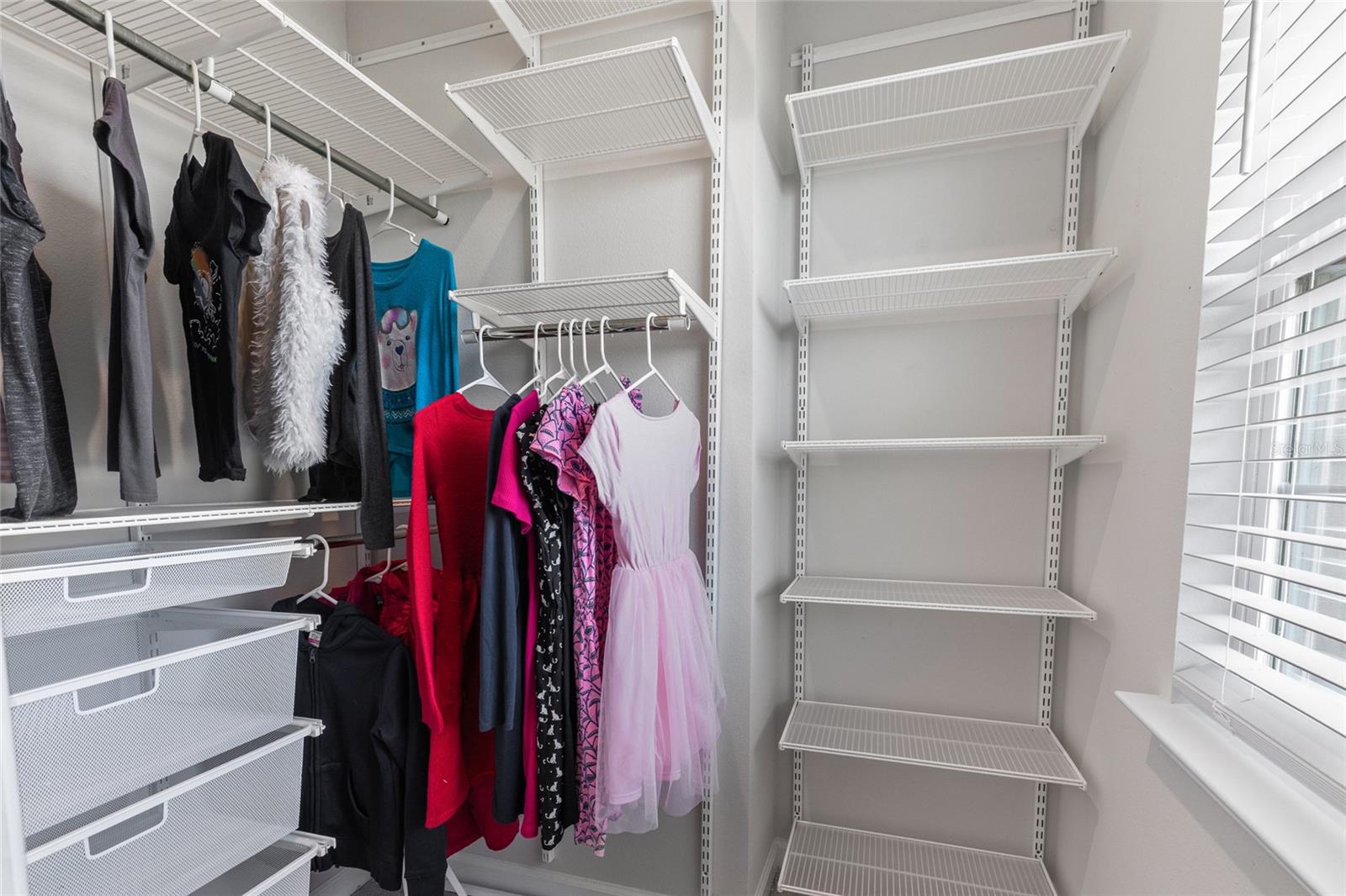 Listing photo id 39 for 2178 Tudor Rose Drive