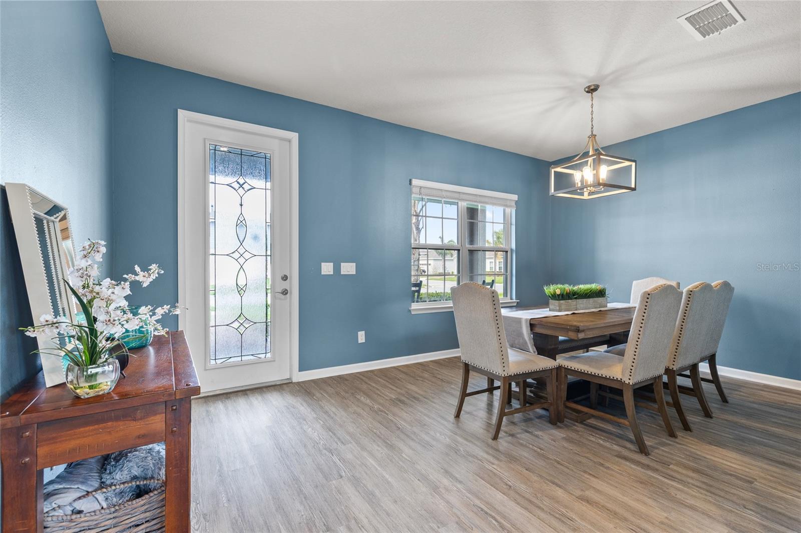 Listing photo id 4 for 2178 Tudor Rose Drive