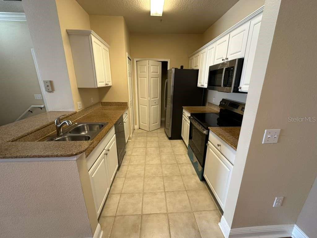 Image 18 of 30 For 225 Southern Pecan Circle 208