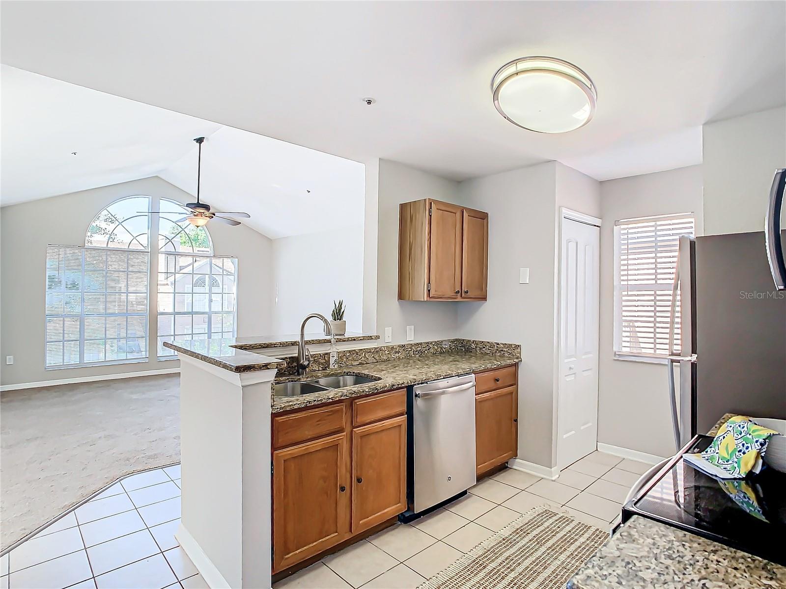 Image 12 of 53 For 665 Youngstown Parkway 262