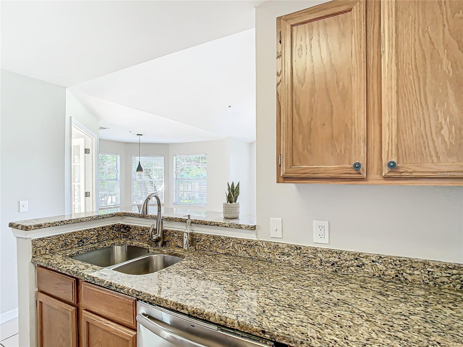 Image 15 of 53 For 665 Youngstown Parkway 262