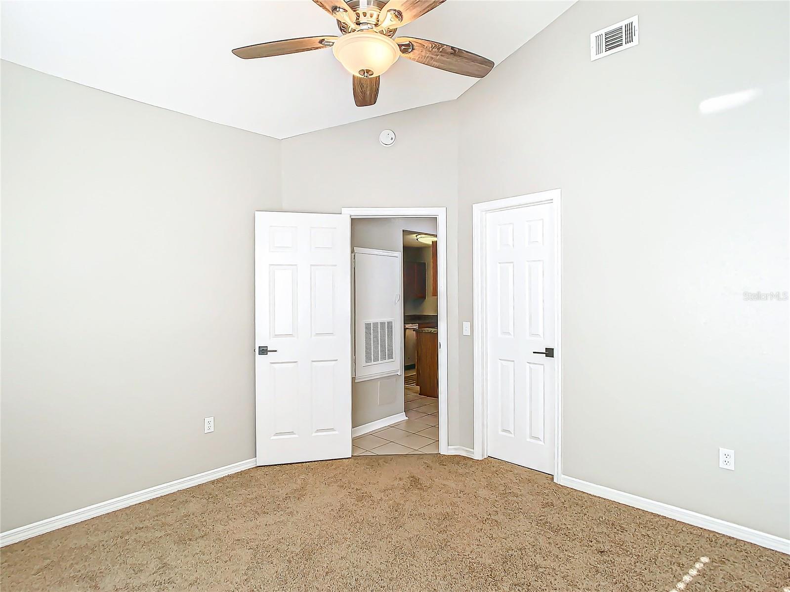 Image 22 of 53 For 665 Youngstown Parkway 262