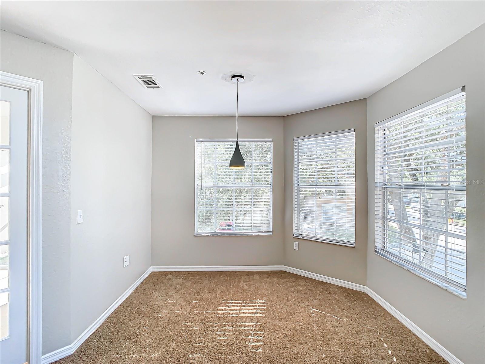 Image 8 of 53 For 665 Youngstown Parkway 262