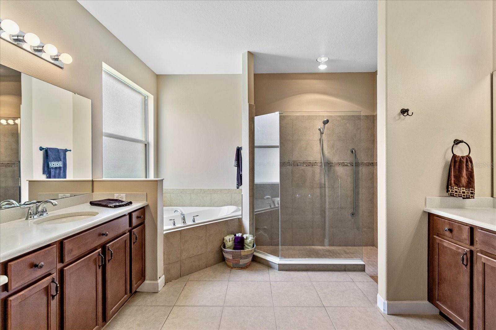 Image 17 of 38 For 4743 Legacy Oaks Drive