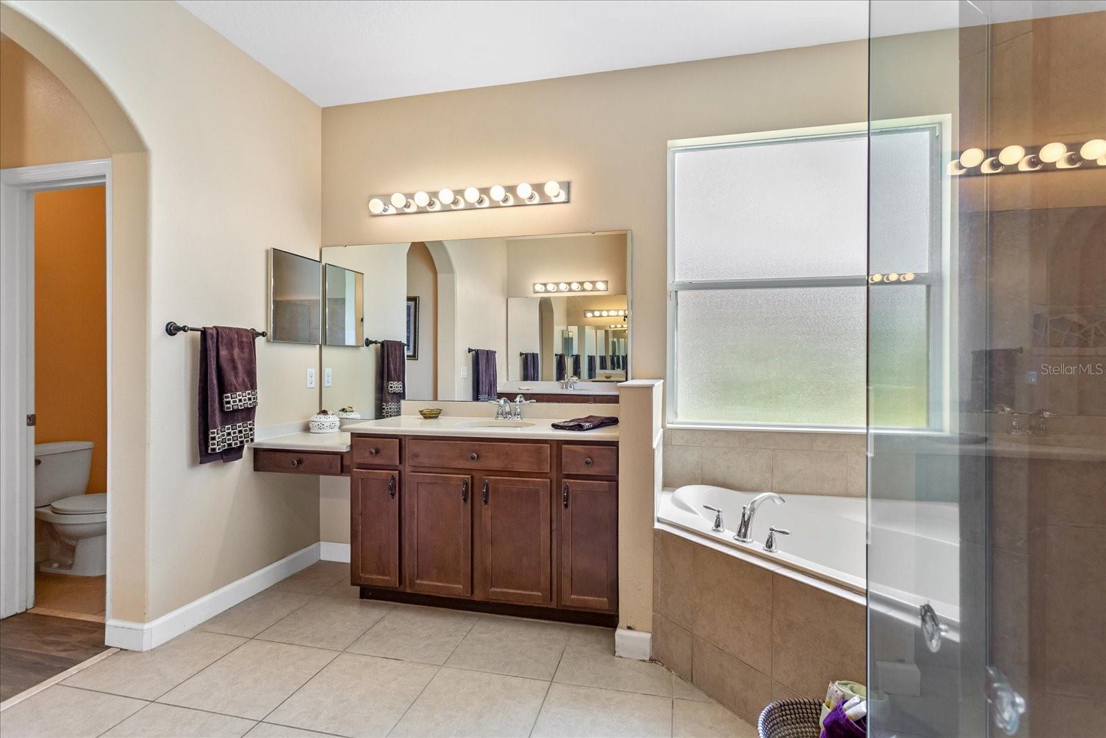 Image 18 of 38 For 4743 Legacy Oaks Drive