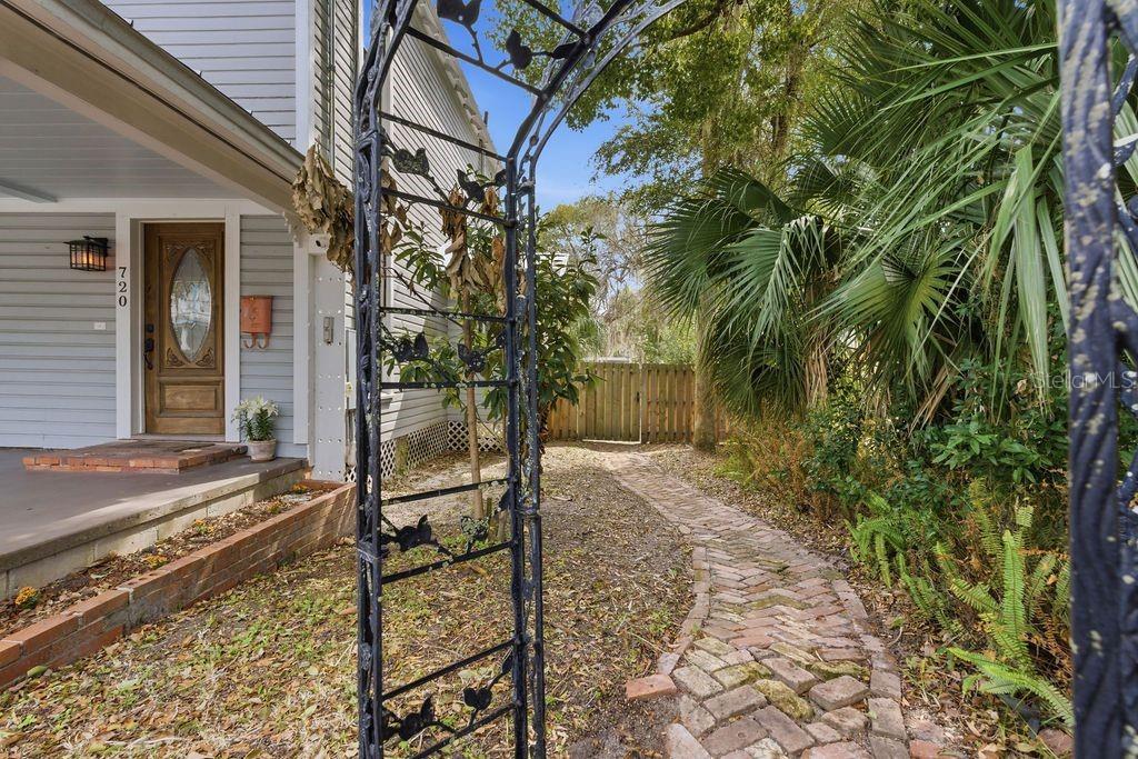 Image 9 of 82 For 720 3rd Street