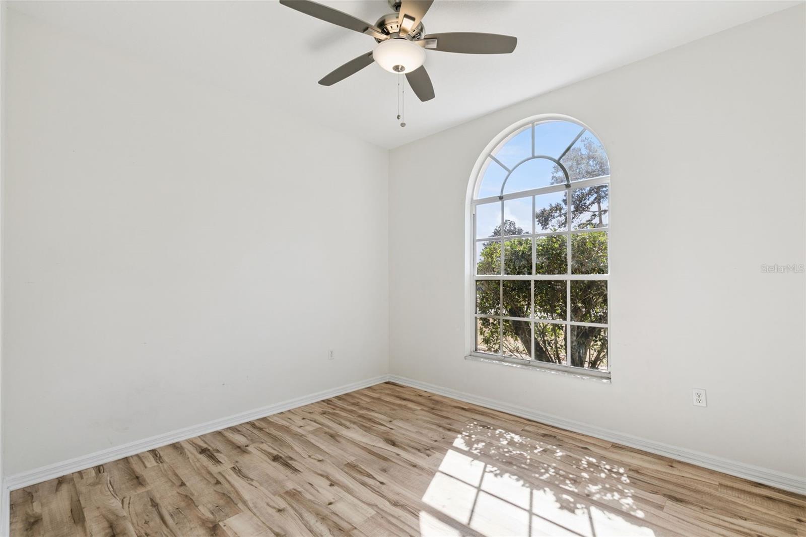 Image 24 of 42 For 1004 Megan Lynn Court