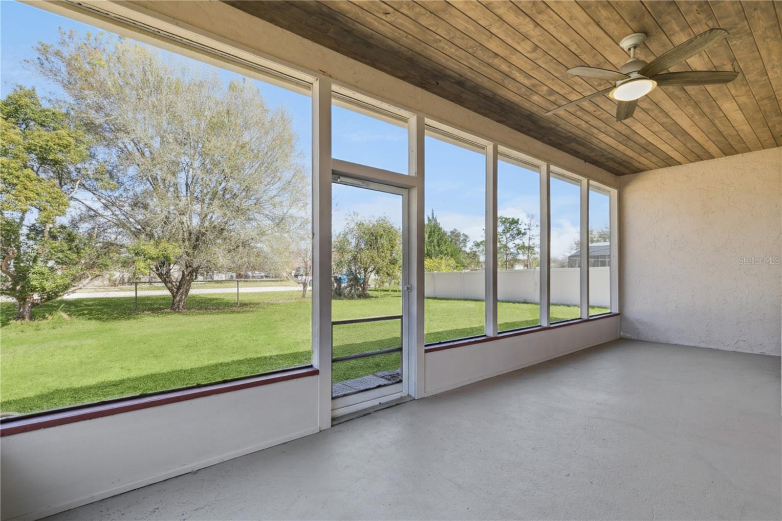 Image 29 of 42 For 1004 Megan Lynn Court