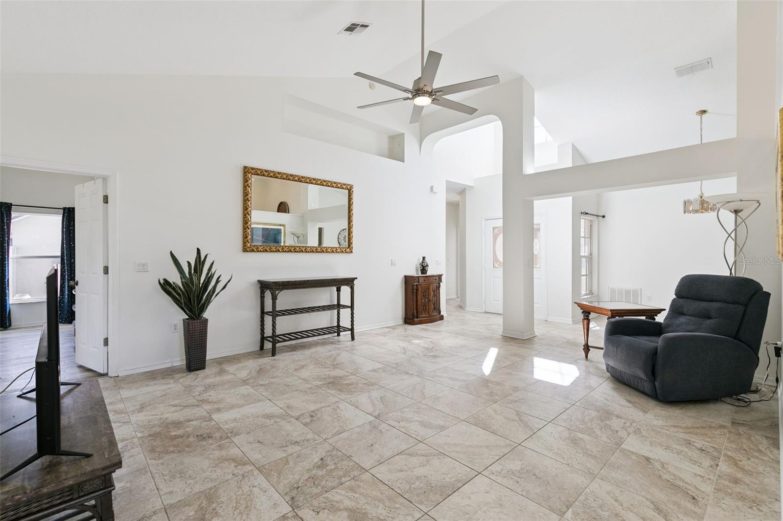 Image 6 of 42 For 1004 Megan Lynn Court